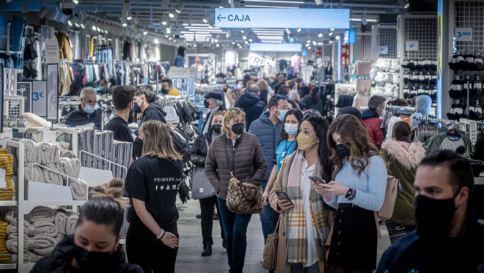 Interior de la tienda de Primark en Bahía Sur .