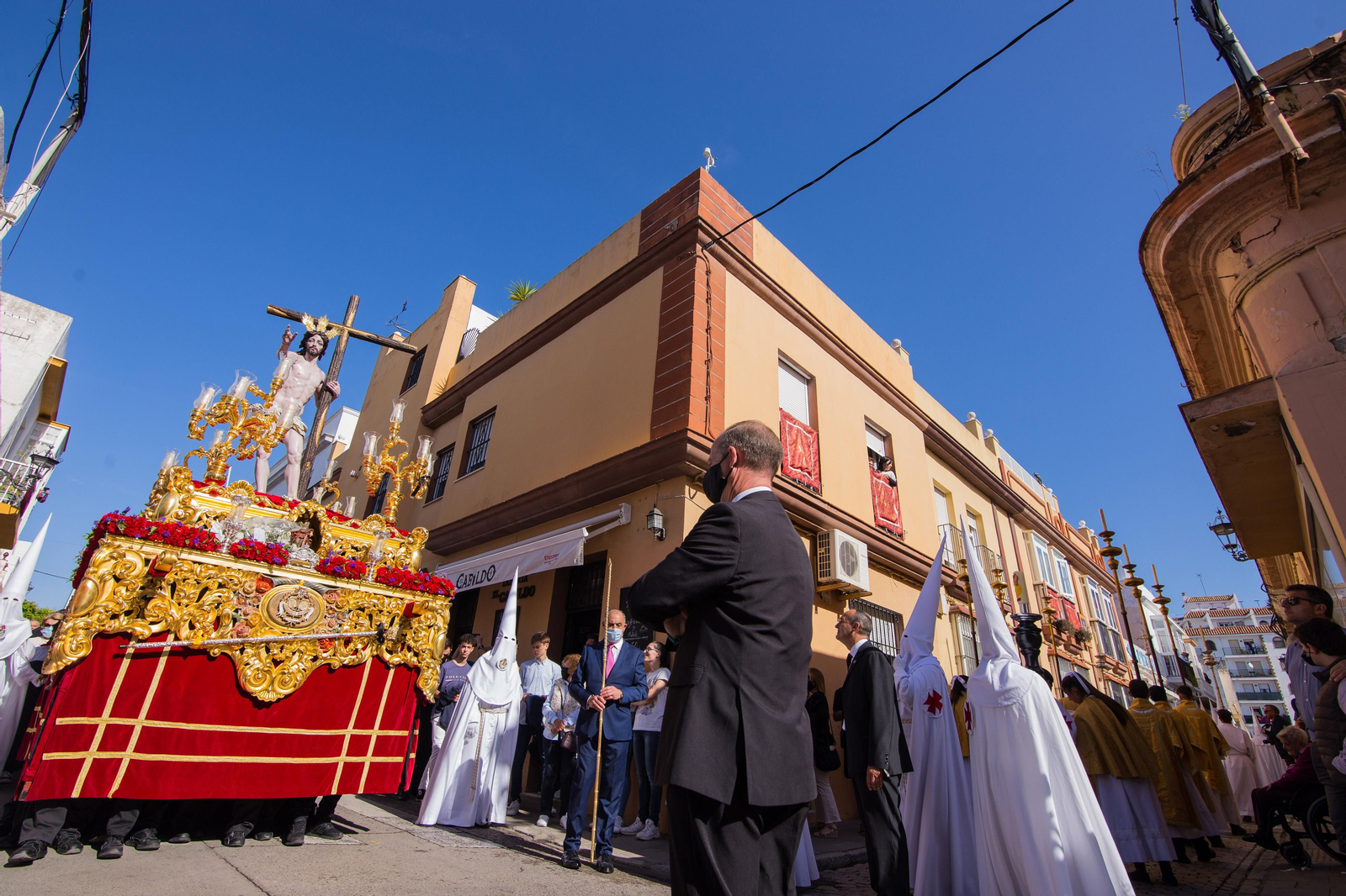 Domingo de Pascua en San Fernando, las imágenes de la hermandad de la Resurrección