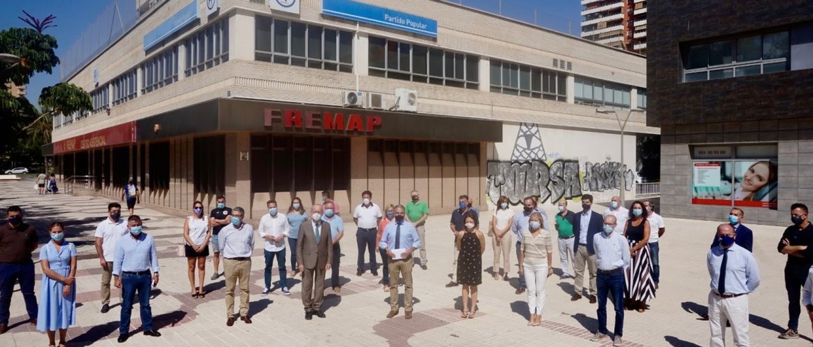 Los alcaldes del PP firman un manifiesto "contra la expropiación de sus ahorros" y exigen su uso