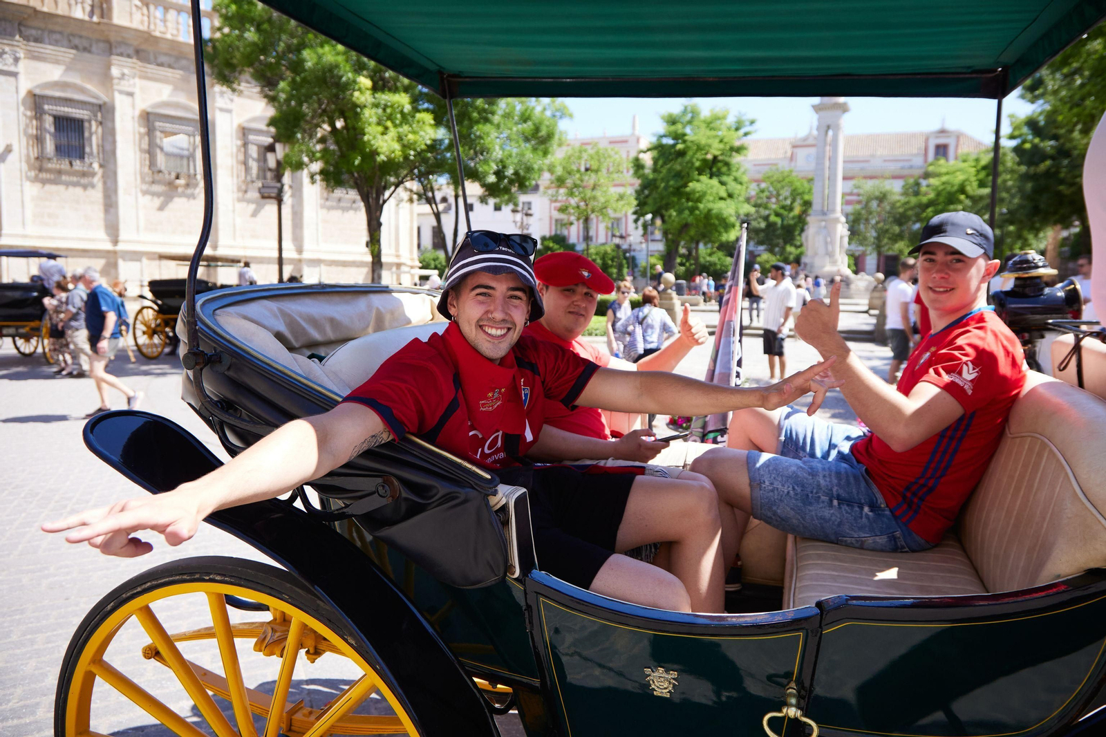 Las fotos de aficionados de Real Madrid y Osasuna el día de la final de Copa en Sevilla