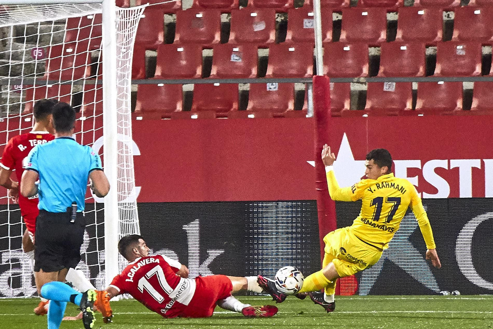 Yanis Rahmani, en una acción del partido.