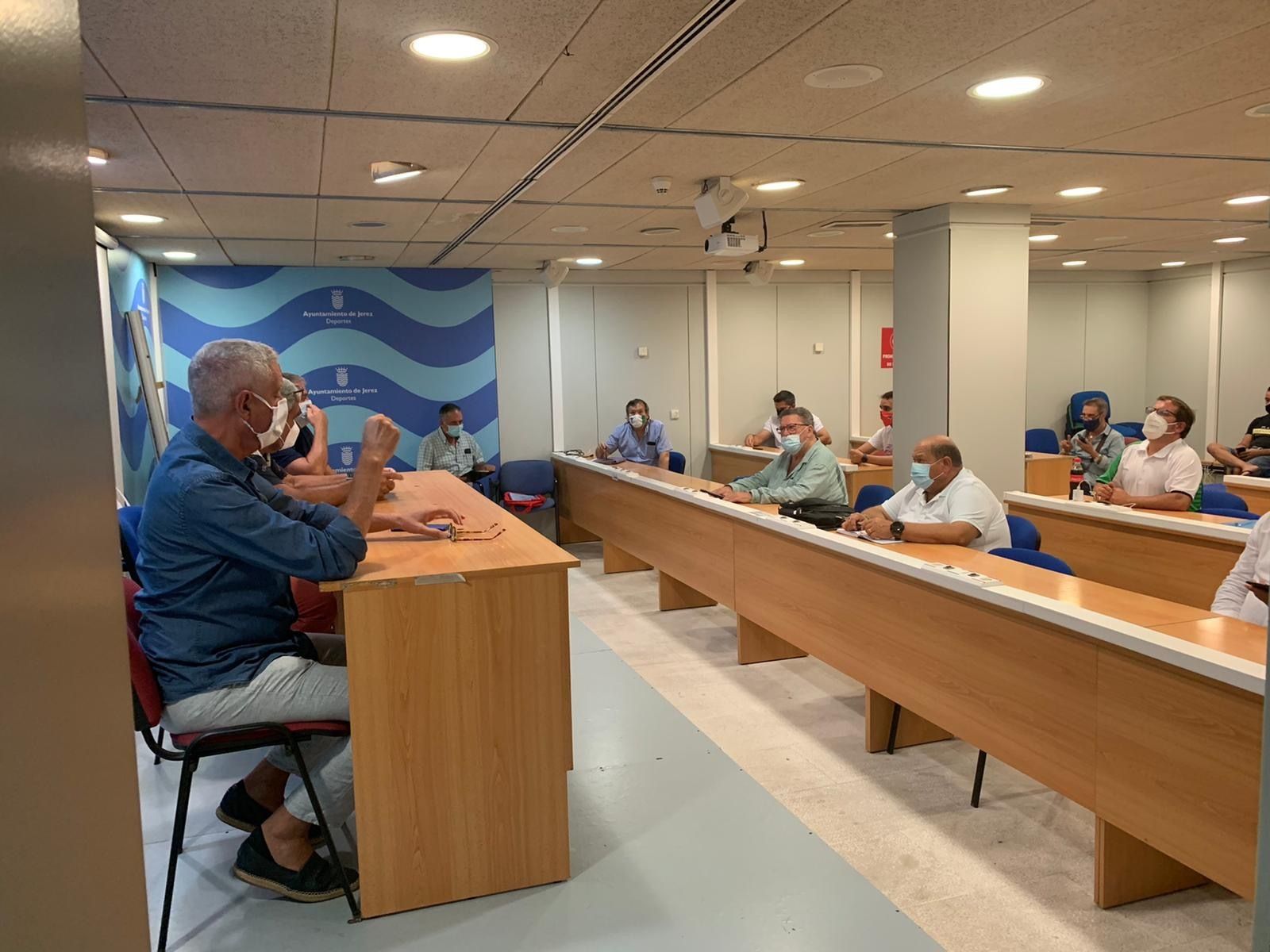 José Antonio Bernal se reunió con los presidentes del fútbol base en Chapín.