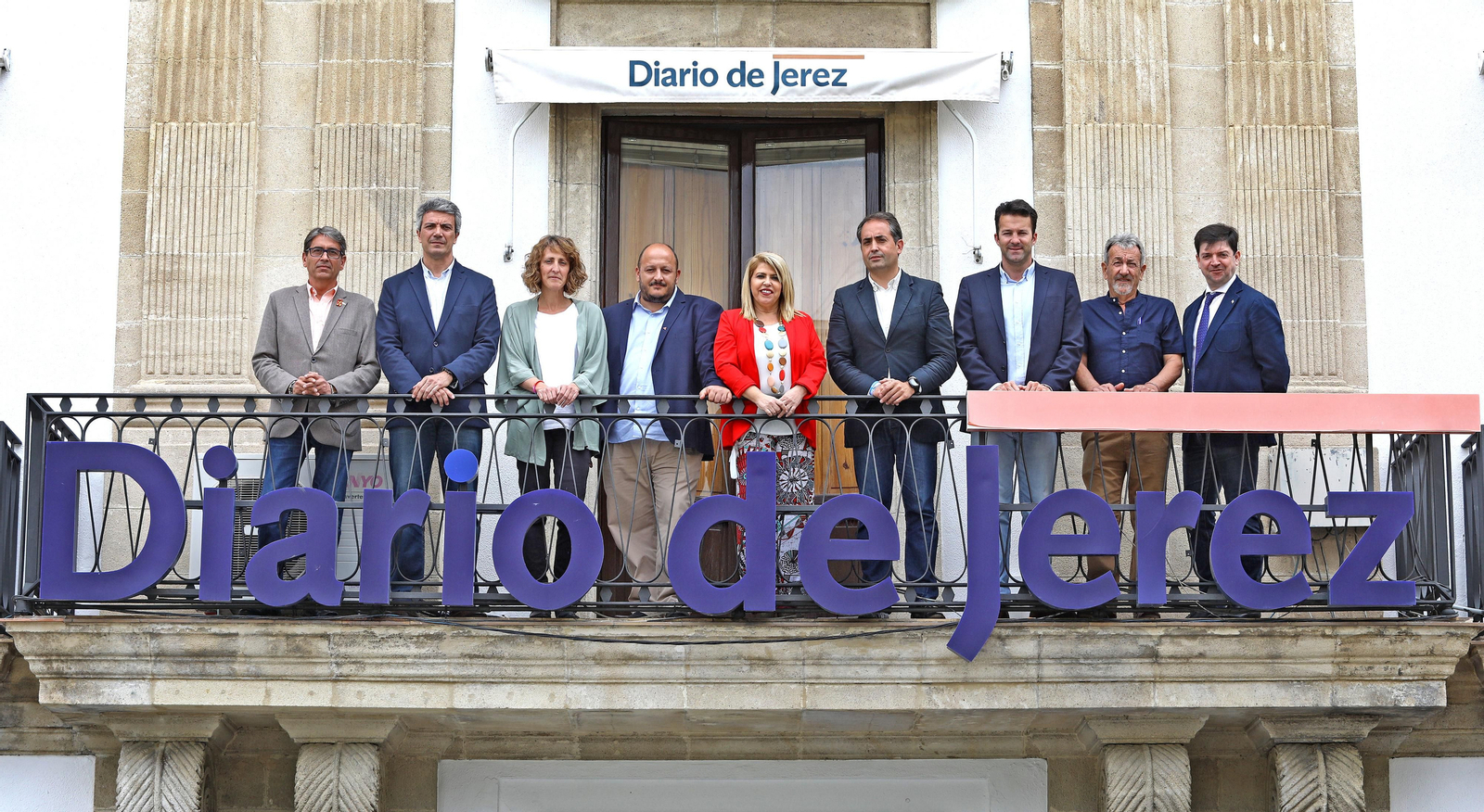 Los nueve candidatos a la Alcaldía, en el balcón de Diario de Jerez. Los nueve candidatos a la Alcaldía, en el balcón de Diario de Jerez.