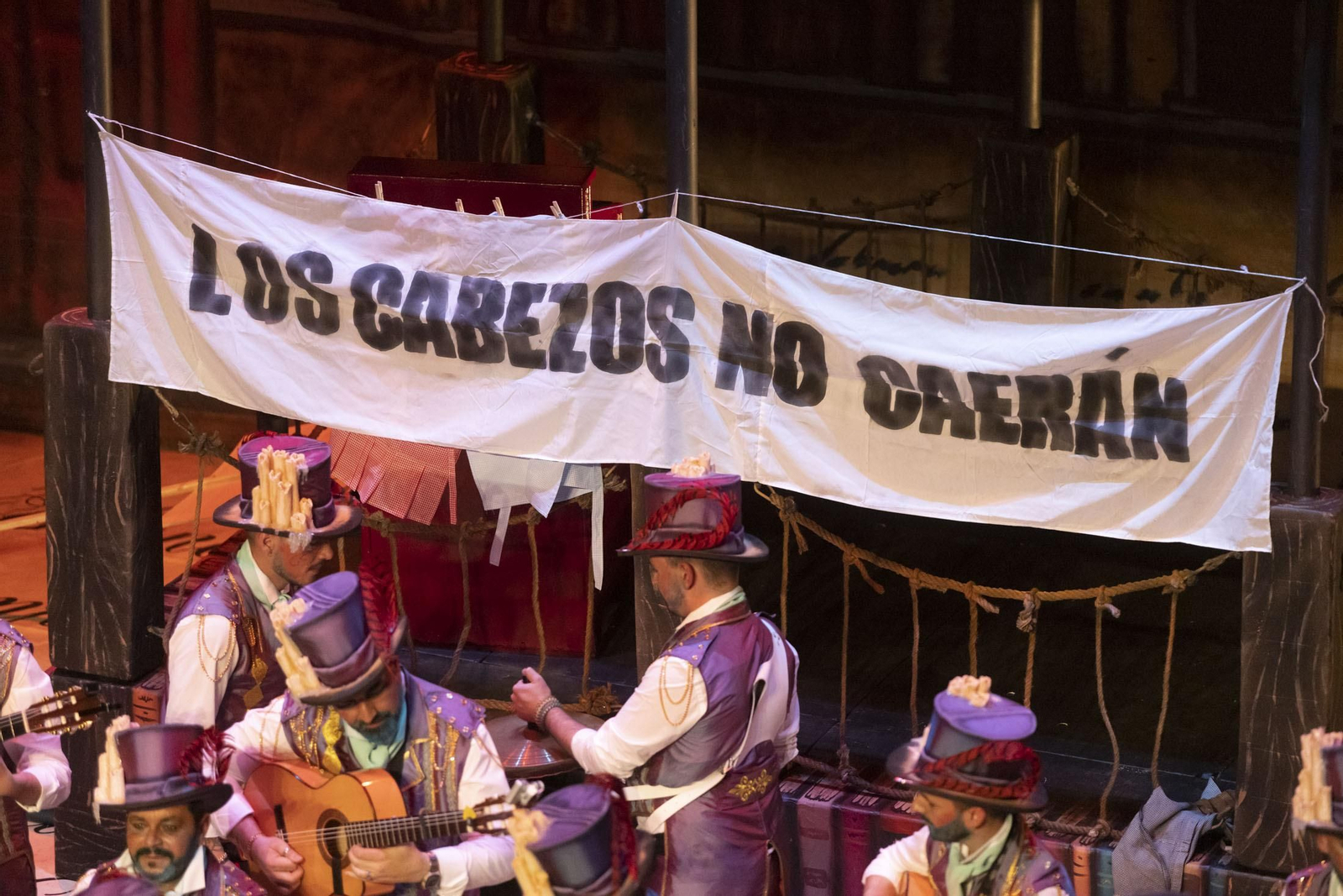 Imágenes de la actuación de la comparsa ‘El pregón’ de Huelva en el Carnaval Colombino