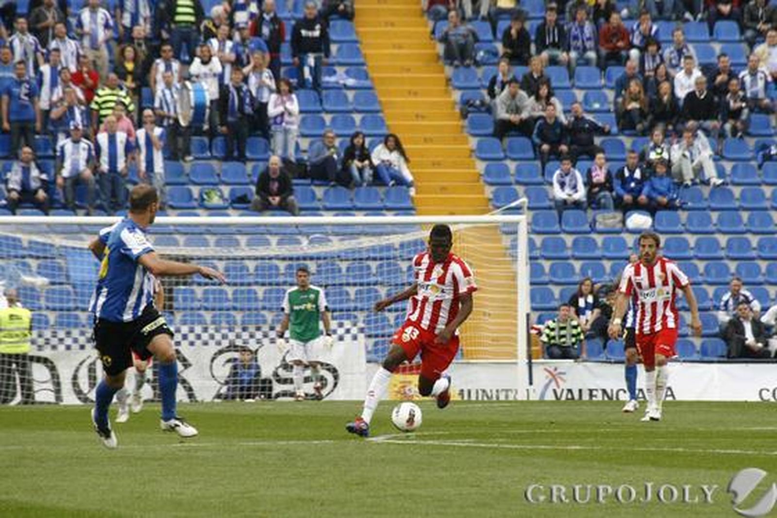 El Almería se lleva un punto del Rico Pérez y se mantiene en la pelea por las plazas de promoción. 

Foto: Rafael Gonzalez