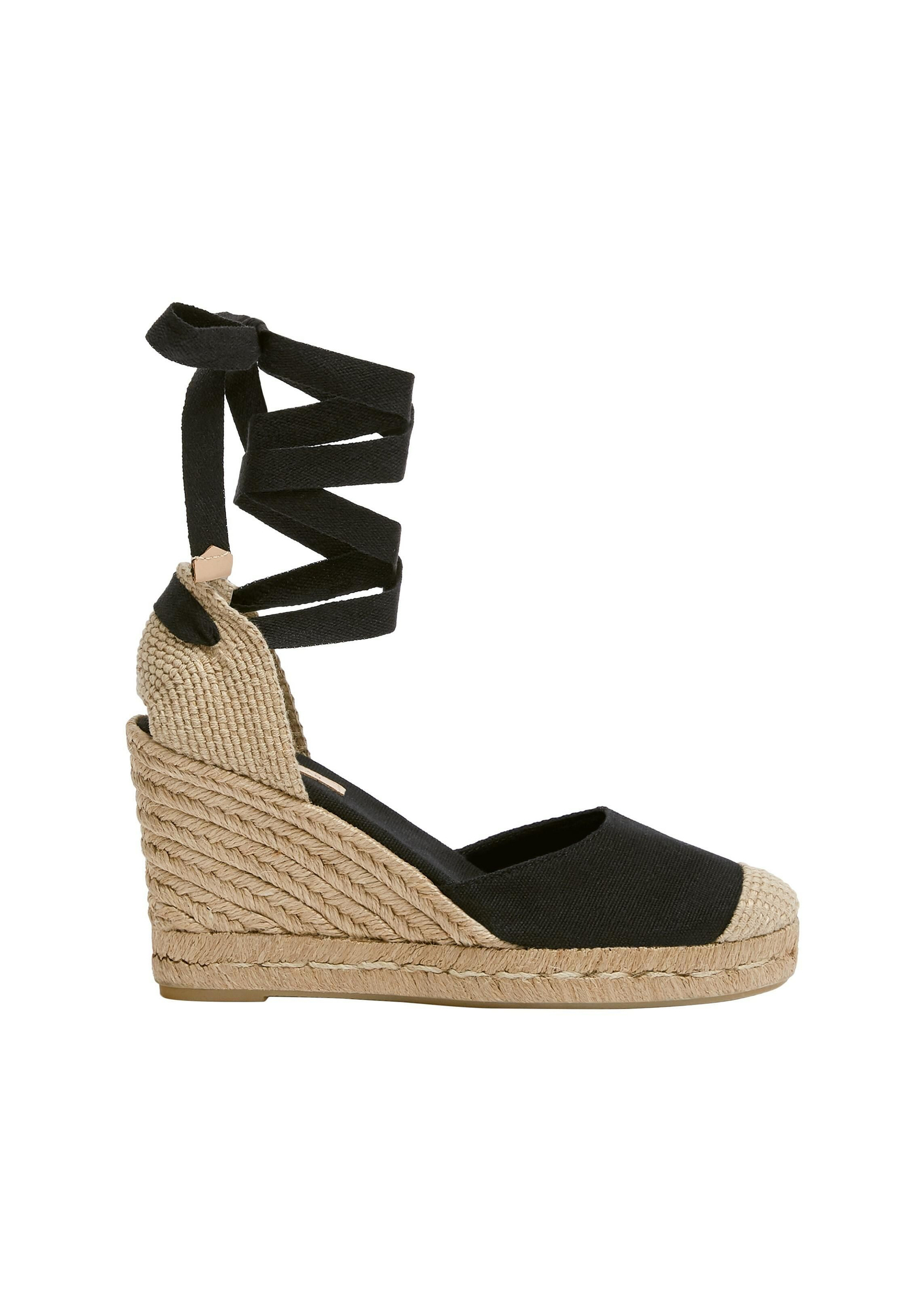 Cuñas de esparto, el calzado ideal para flamenca, mas de moda que nunca