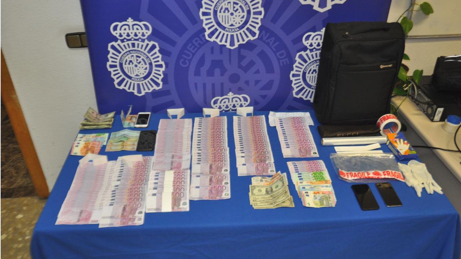 Los billetes y demás efectos intervenidos.