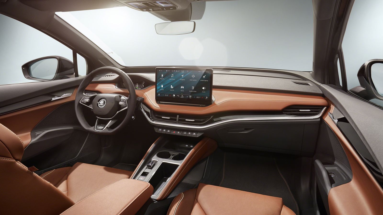 En el salpicadero llama la atención el tamaño de la pantalla desde la que se manejan buena parte de los elementos de confort, ayudas a la conducción, etc.