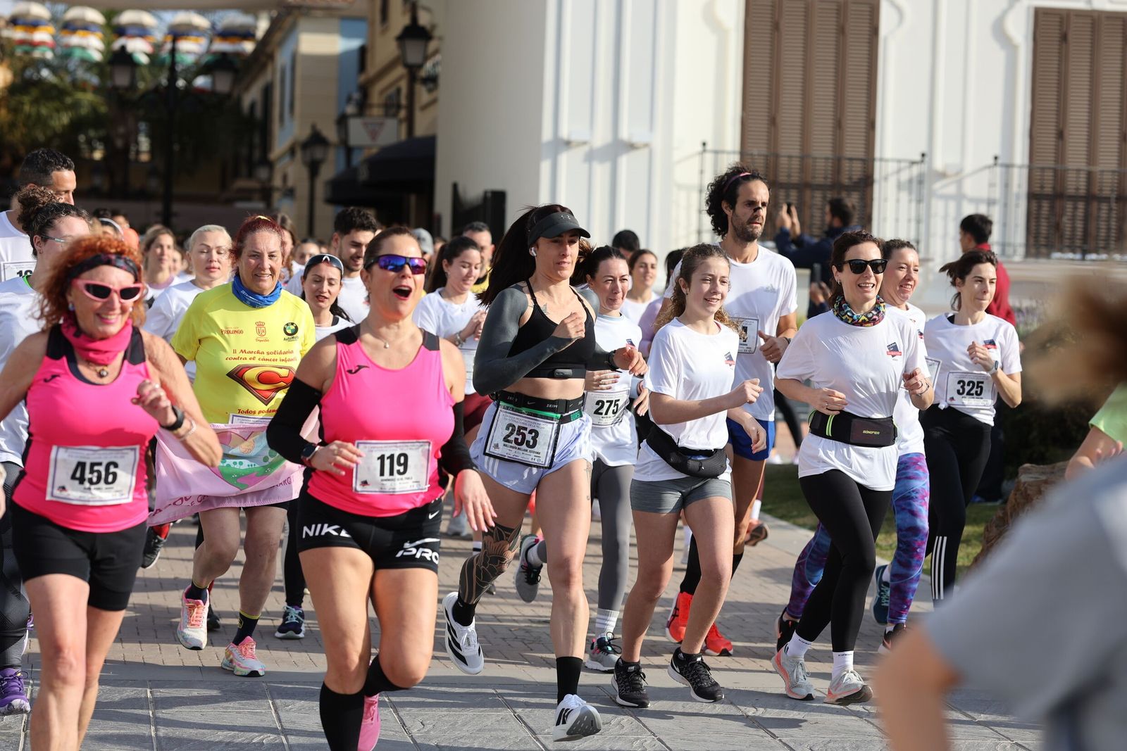 La Carrera Solidaria por el Día de la Mujer McArthurGlen, en fotos