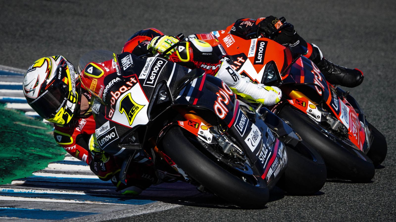 Álvaro Bautista estrena su numero 1 en las pruebas de SBK en Jerez