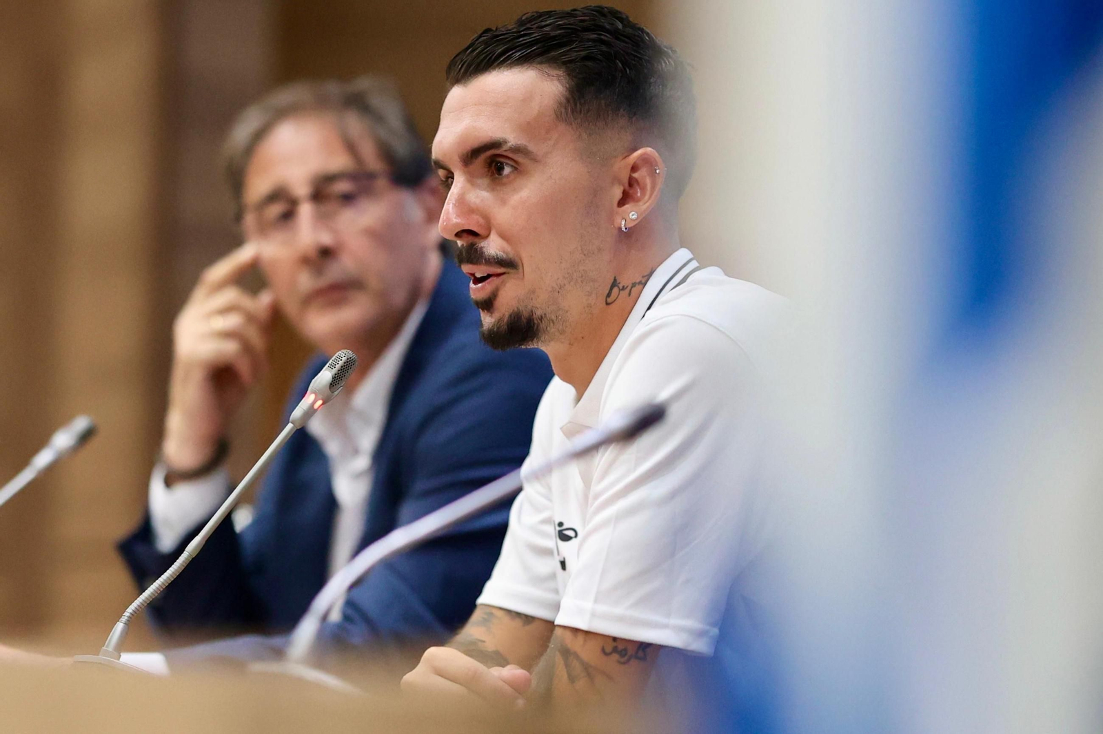 Joaquín Muñoz, radiante y con su gente en su primer día de malaguista