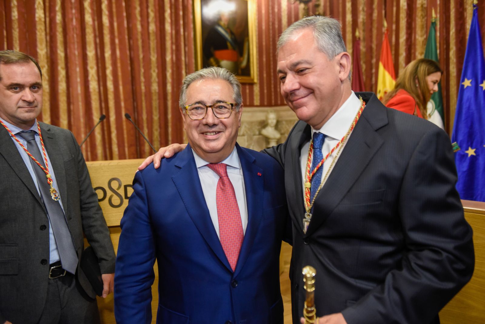 La investidura de José Luis Sanz como alcalde de Sevilla, en imágenes