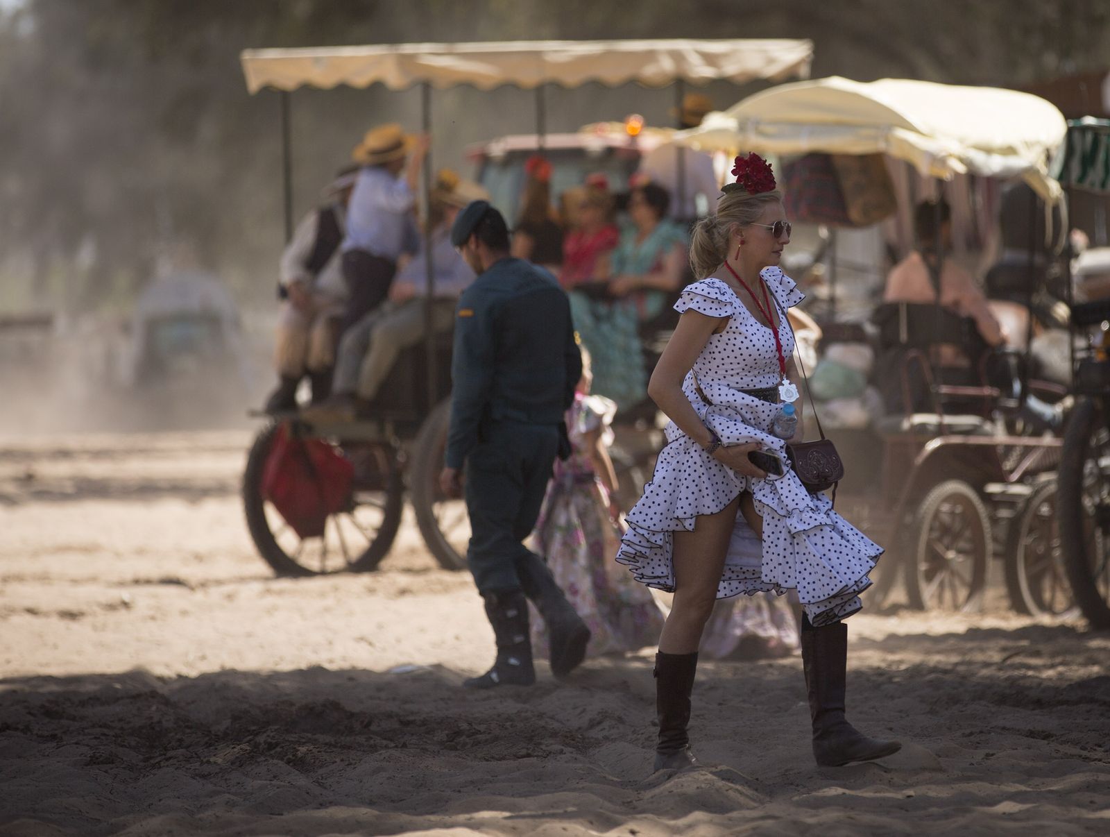 El paso de hermandades del Rocío por la Raya Real