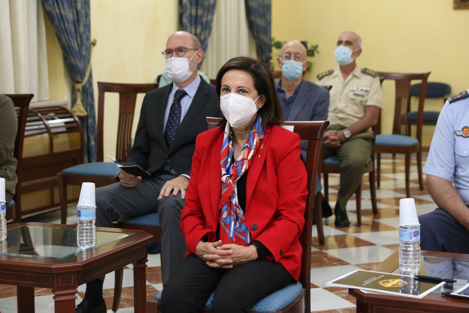 Fotogalería de la ministra de Defensa, Margarita Robles, a La Legión