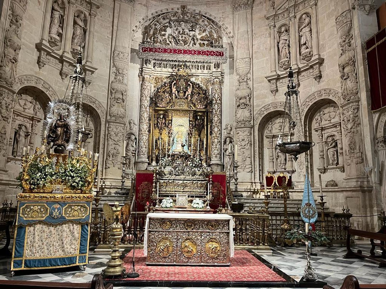 El paso de la Inmaculada Pura y Limpia en la Capilla Real de la Catedral