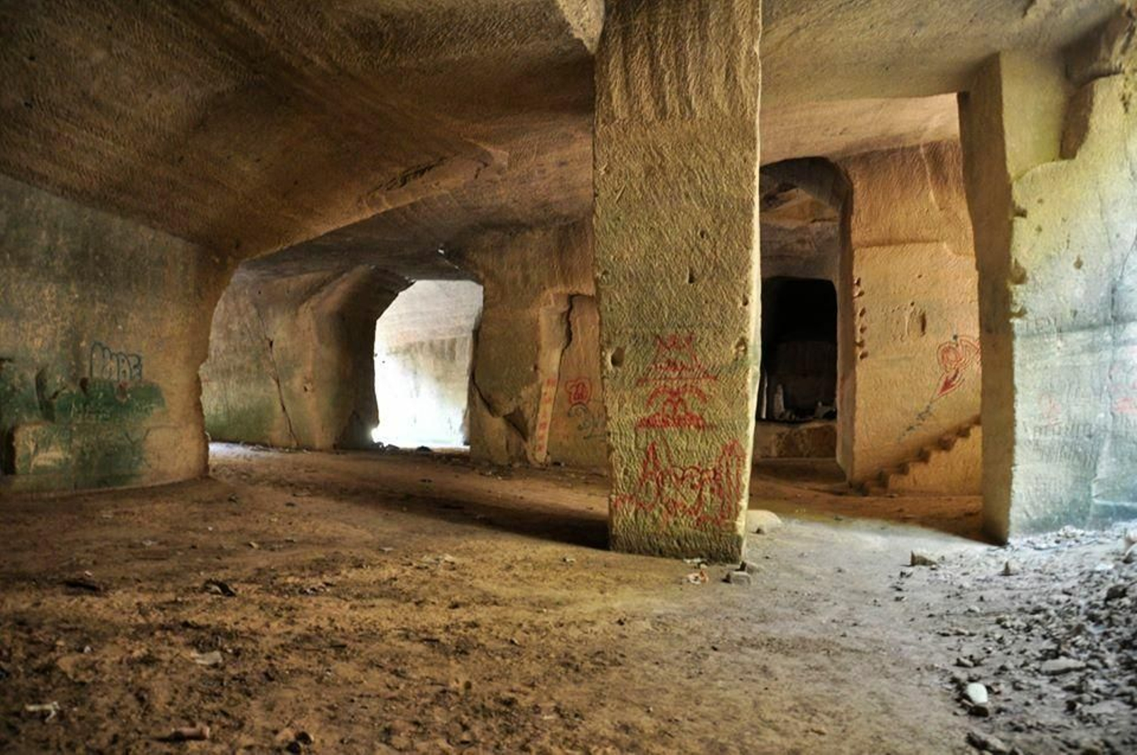 La cueva de la Luz Divina, uno de los grandes espacios del entorno del yacimiento de Doña Blanca.