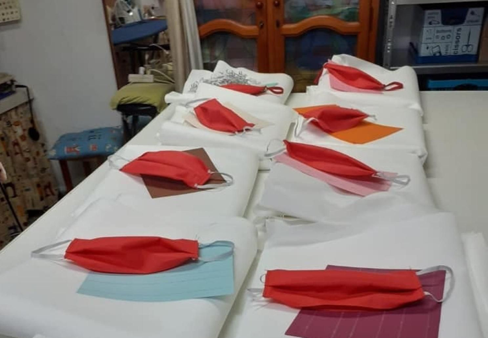 Algunas de las mascarillas elaboradas por vecinos de San Roque