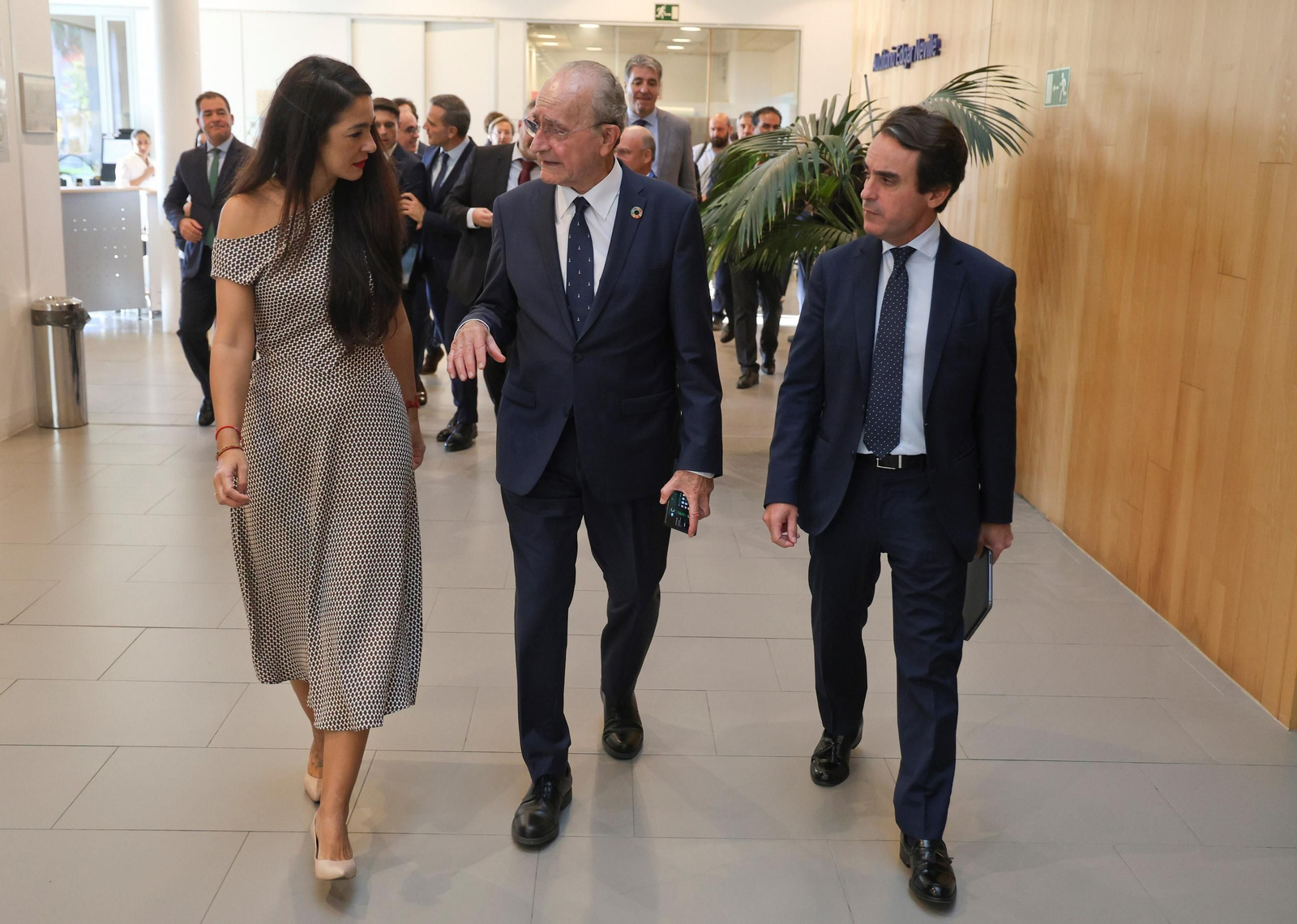 La secretaria general de Movilidad Sostenible Sara Hernández del Olmo con el alcalde Francisco de la Torre y el viceconsejero de Fomento Mario Muñoz-Atanet Sánchez.