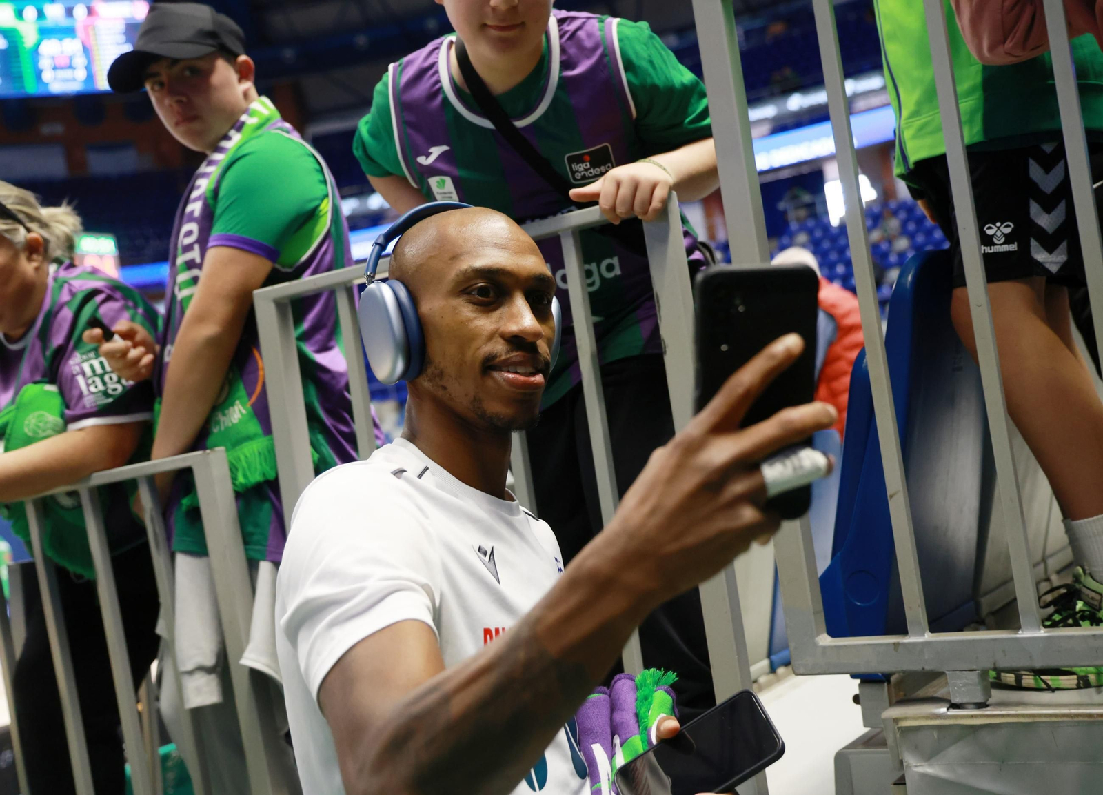 Búscate en las gradas del Carpena en el Unicaja-Reggiana de BCL