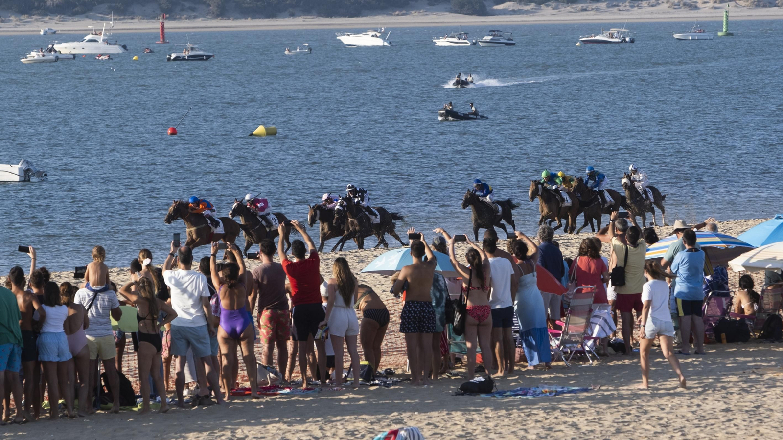 Las carreras de caballos en Sanlúcar en imágenes.