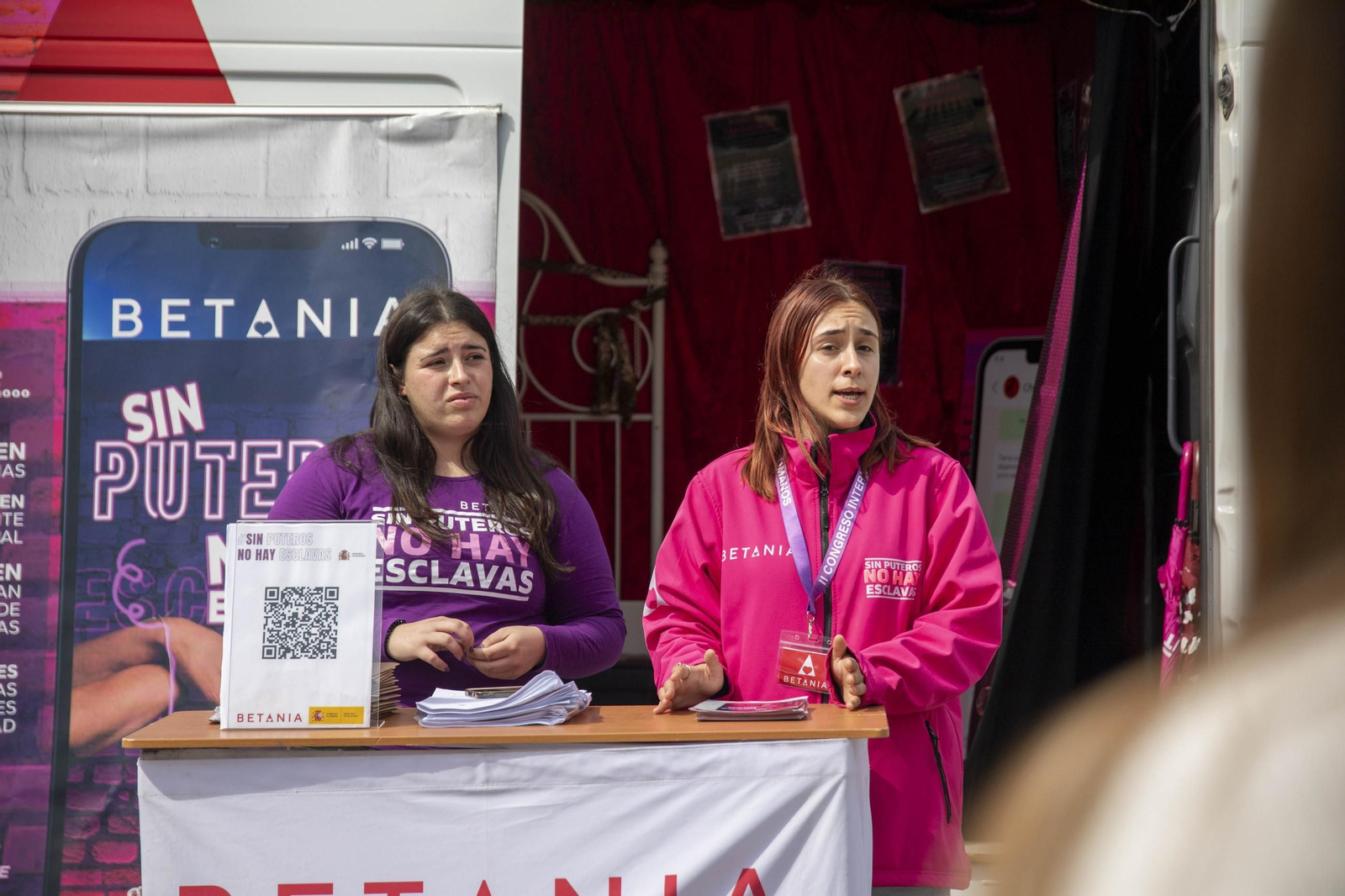 Sensibilización sobre la trata de mujeres en el IES Maestro Padilla de Almería, en imágenes