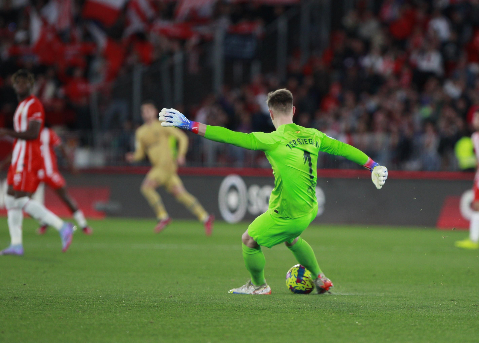 Imágenes de la victoria de la U.D. Almería ante el F.C. Barcelona