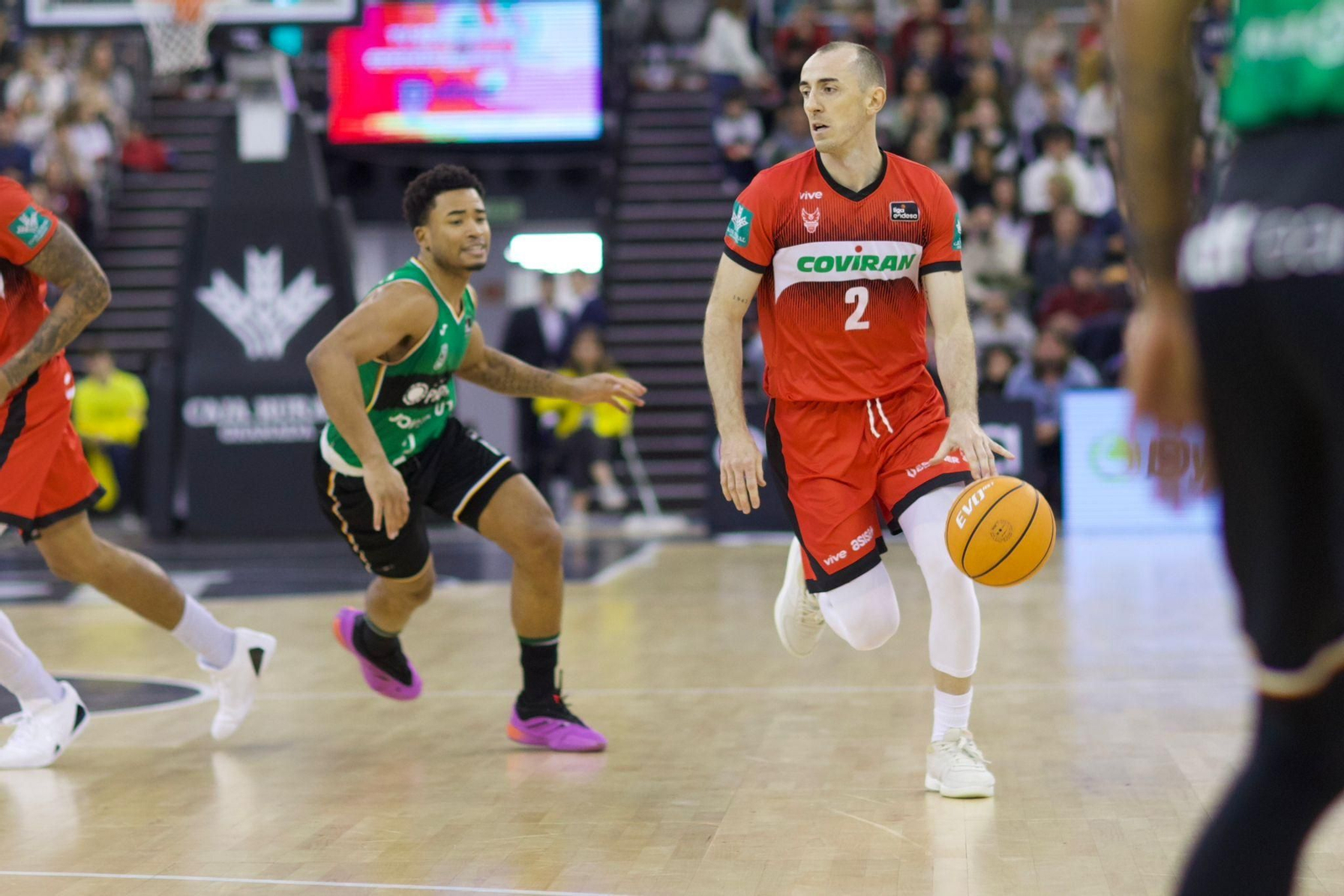 Rousselle en un ataque del Covirán Granada ante el Joventut