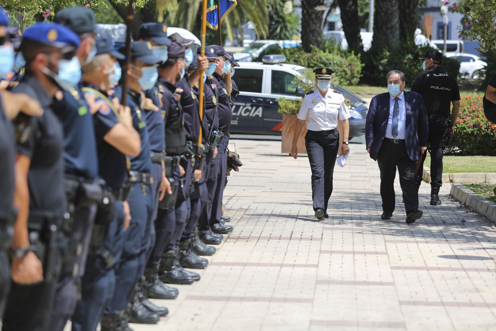 Fotos de la escultura que rinde homenaje a los policías fallecidos en Málaga