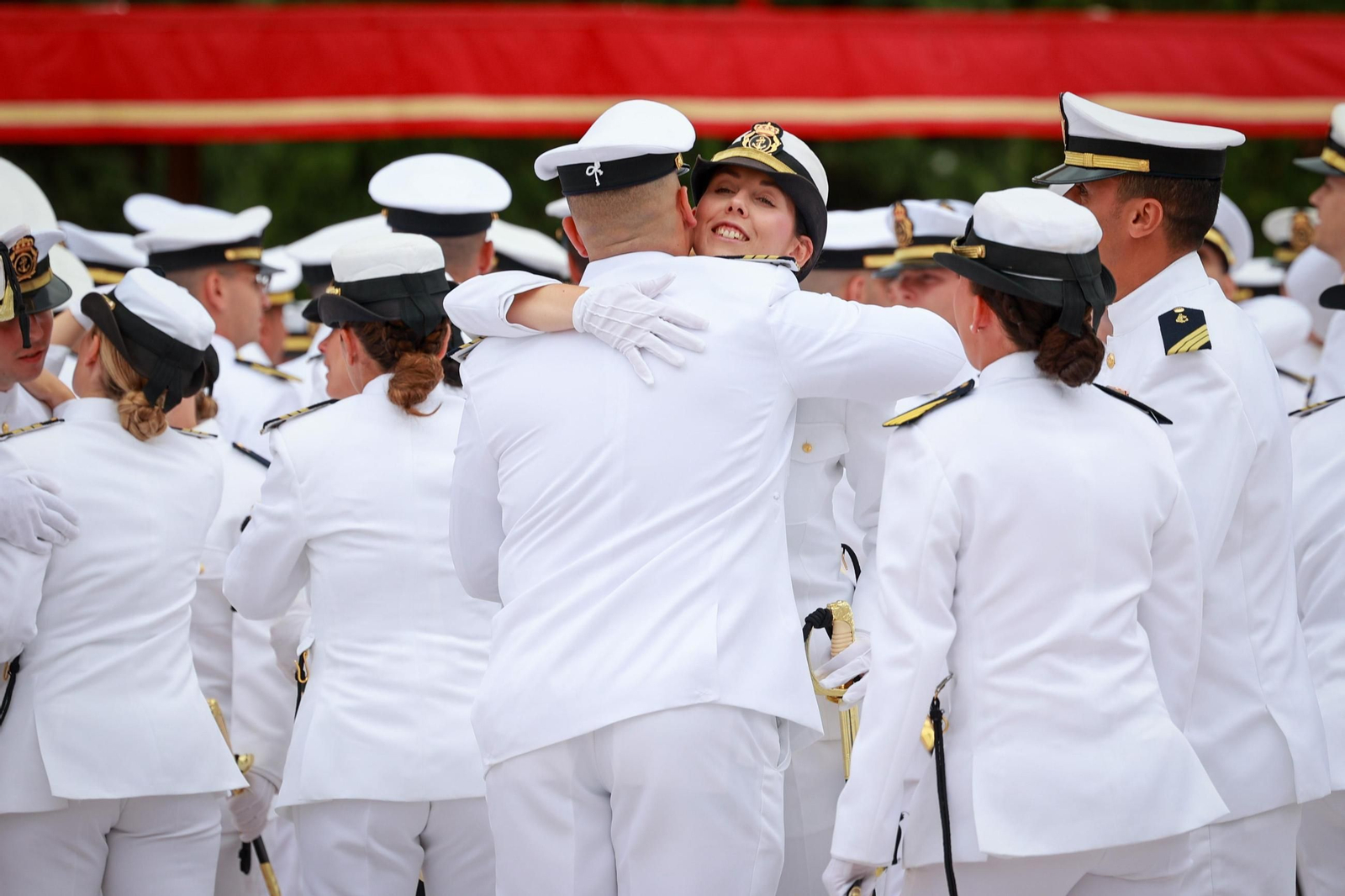 Las imágenes de la entrega de despachos a los nuevos suboficiales de la Armada que ha presidido el Rey en San Fernando