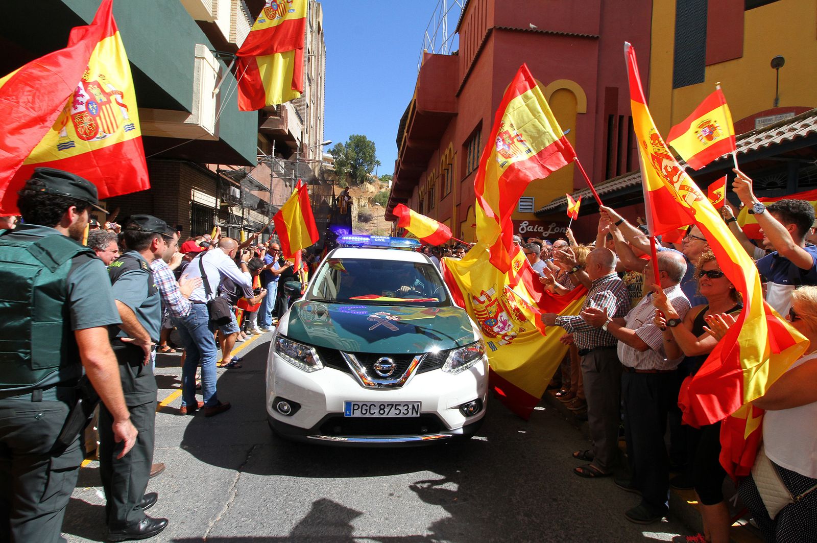 Despedida de los guardias al grito de "¡A por ellos!" el 25 de septiembre.