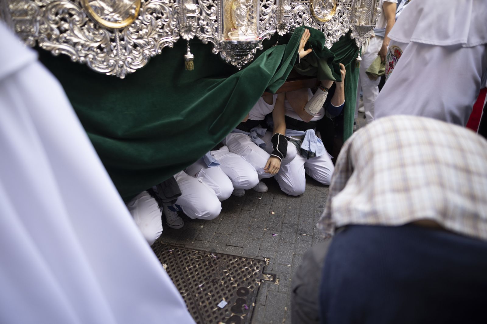 Lunes Santo: Tres Caídas en Huelva, en imágenes