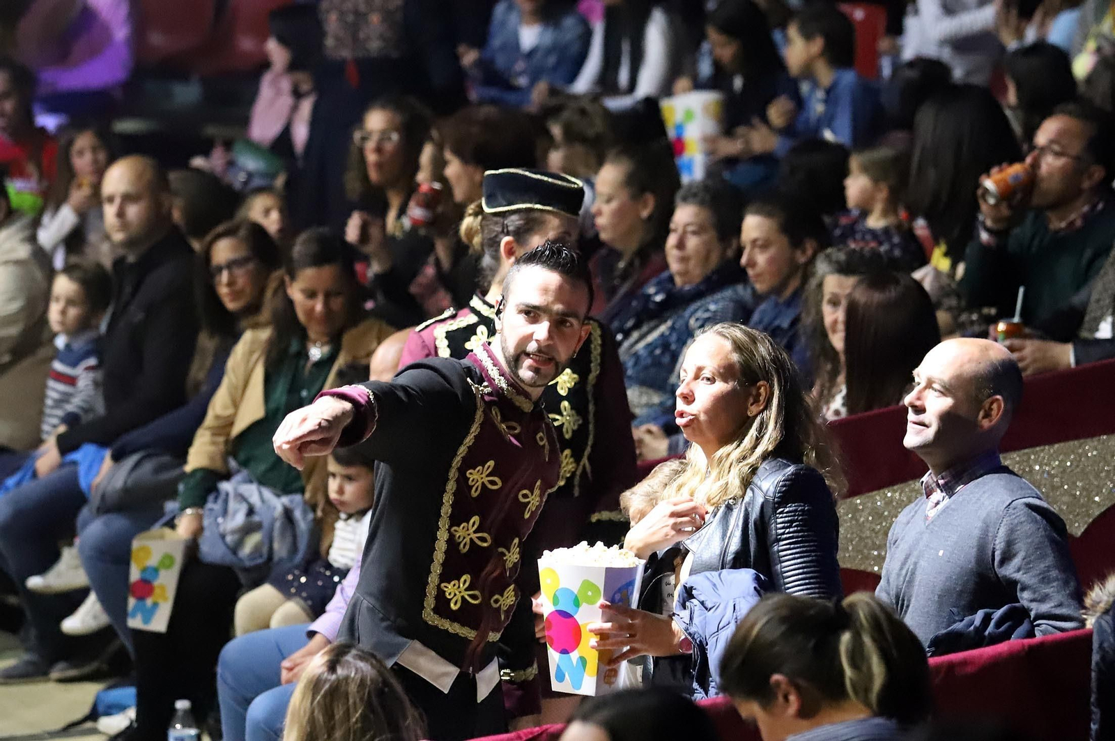 El Circo Alegría muestra su espectáculo sobre el agua, en imágenes