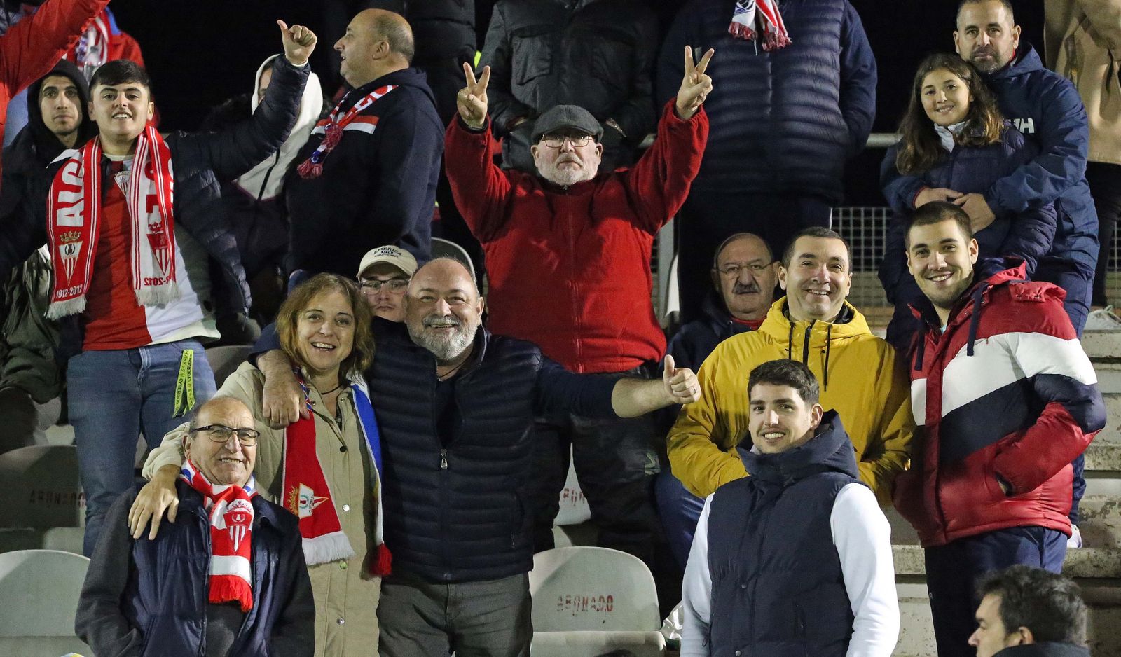 Fotos de la afición en el Nuevo Mirador