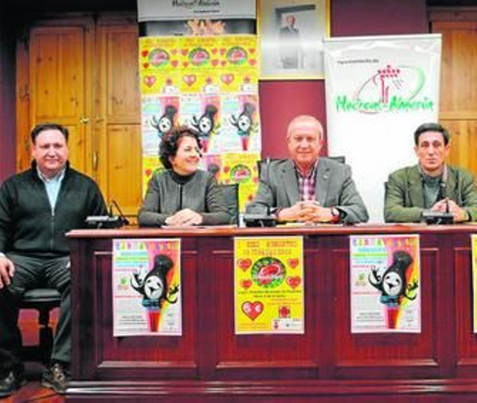 Presentación de la cena romántica que ayudará a los huercaleños a pasar económicamente San Valentín.