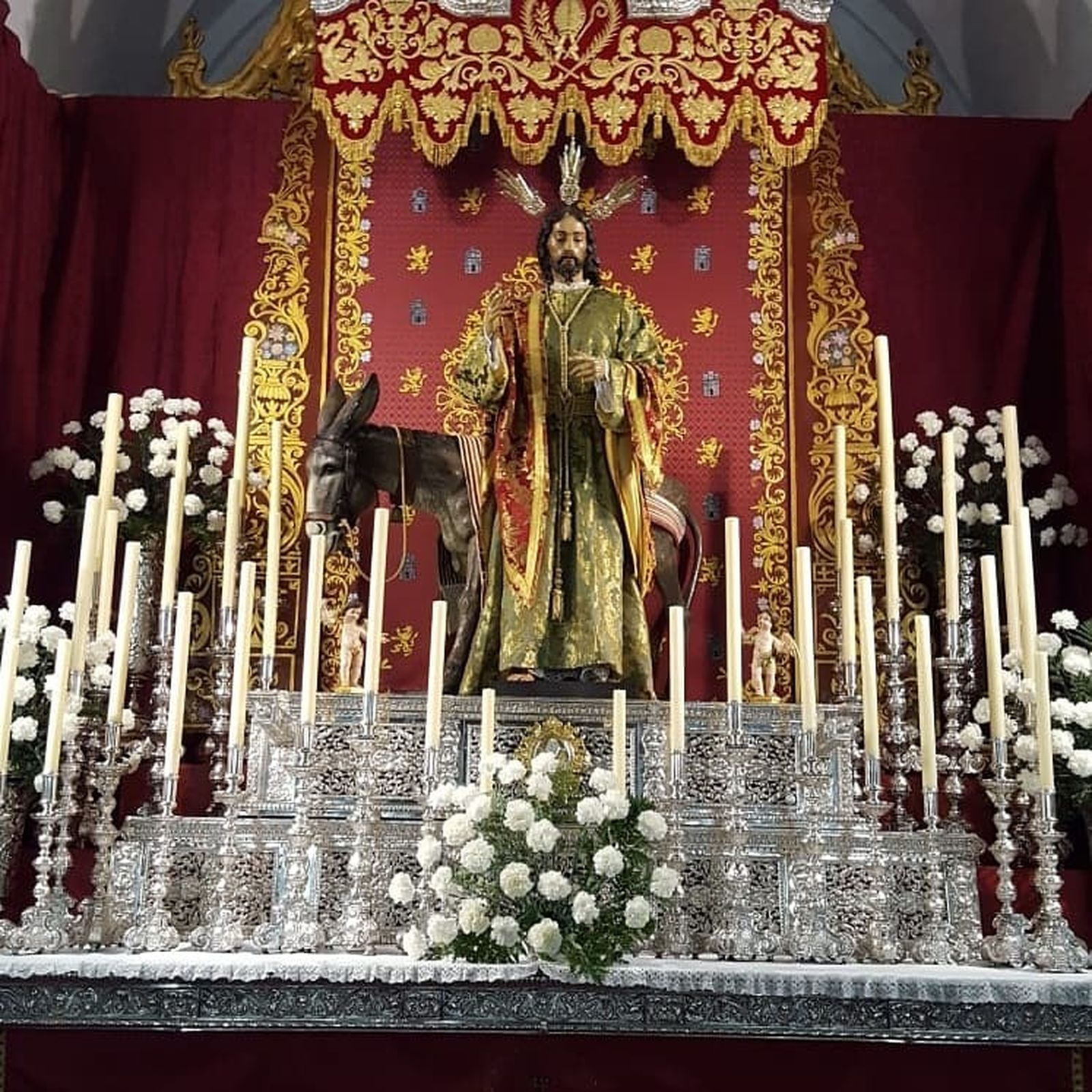 El Cristo del Amor, en el altar.