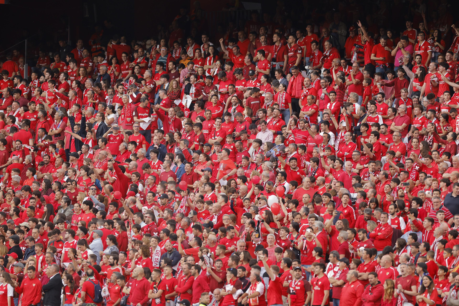 Búscate en las fotos del Sevilla-Juventus