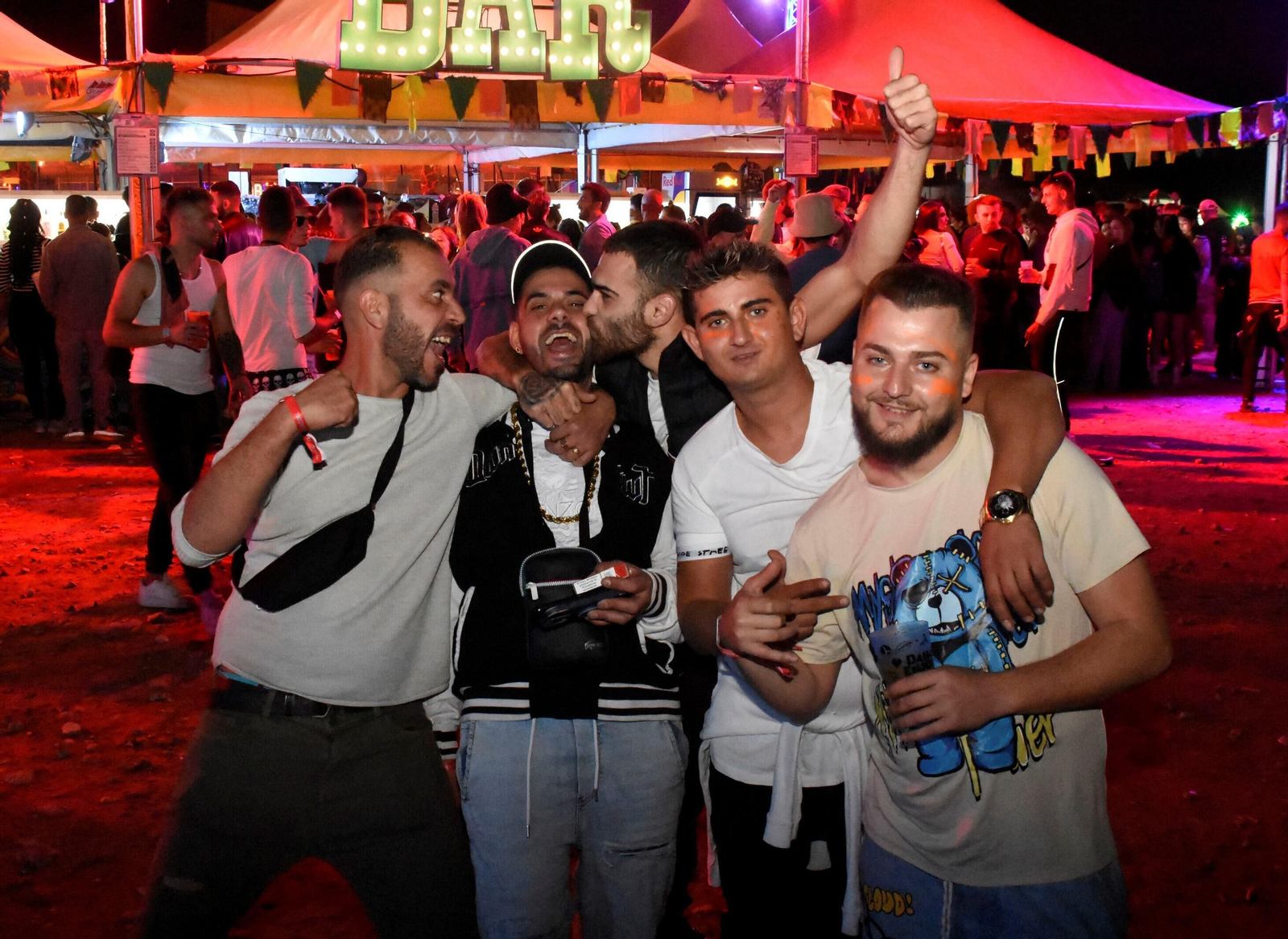 El festival Elrow reúne en Córdoba a miles de personas, en imágenes