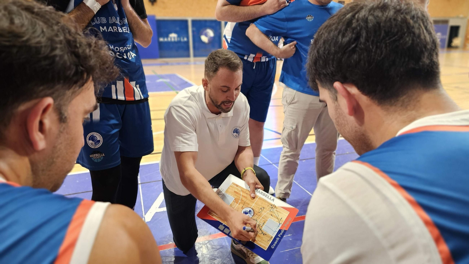 Rai López, en un tiempo muerto del Marbella.