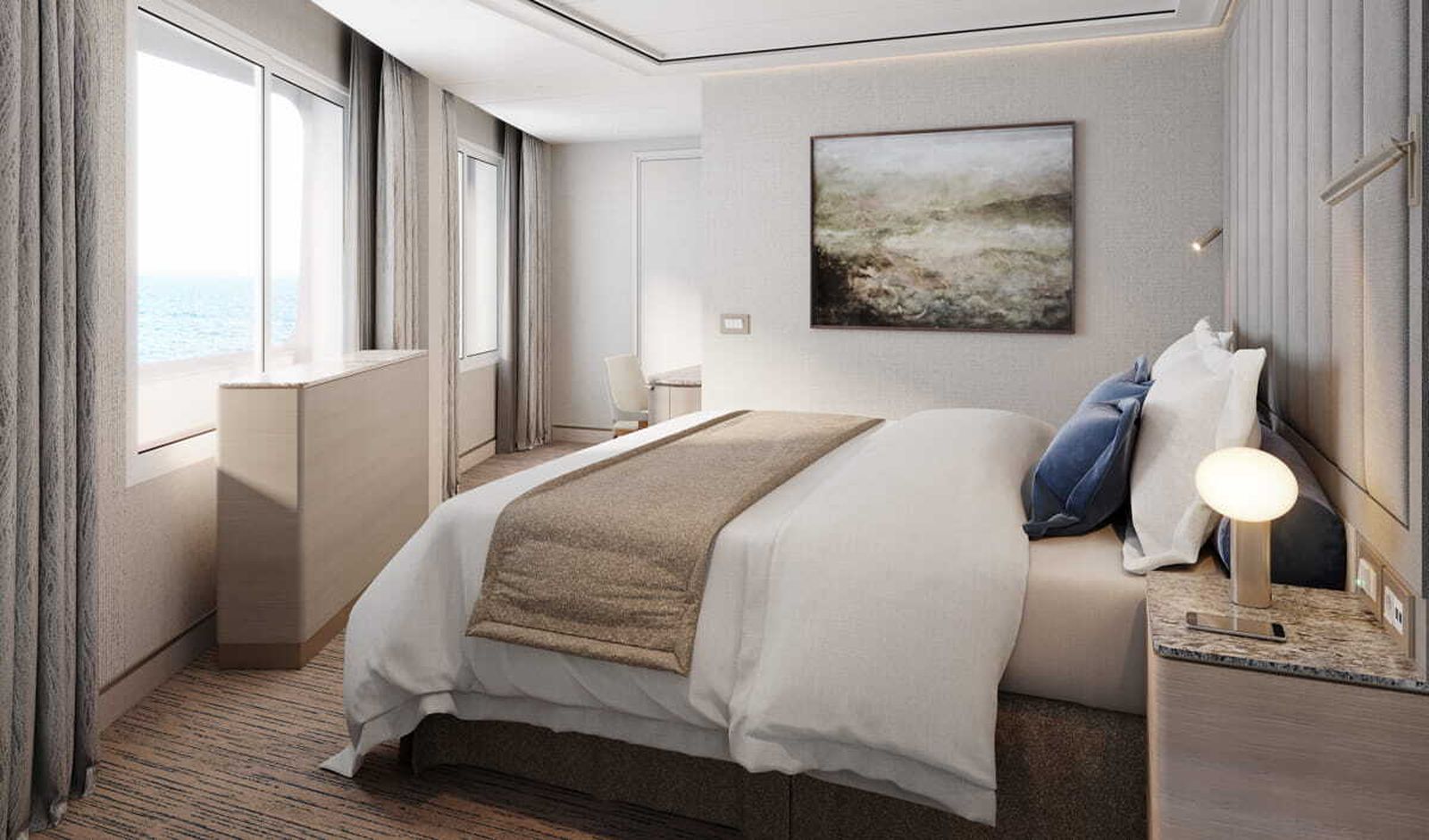 Imágenes del buque Silver Nova que visita el puerto de Cádiz