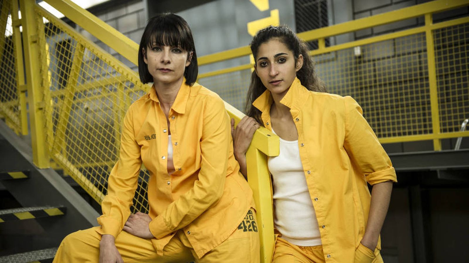 Najwa Nimri y Alba Flores en 'Vis a vis'