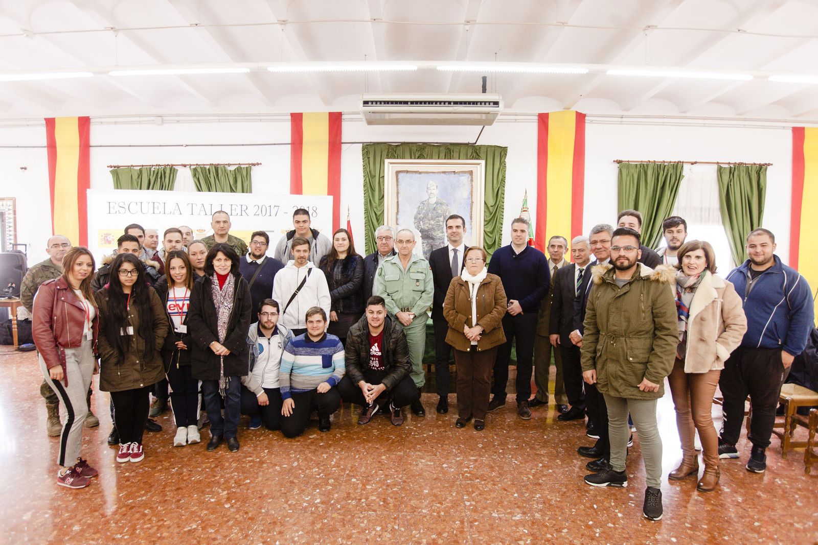 El alcalde visitó la Escuela de la Legión.