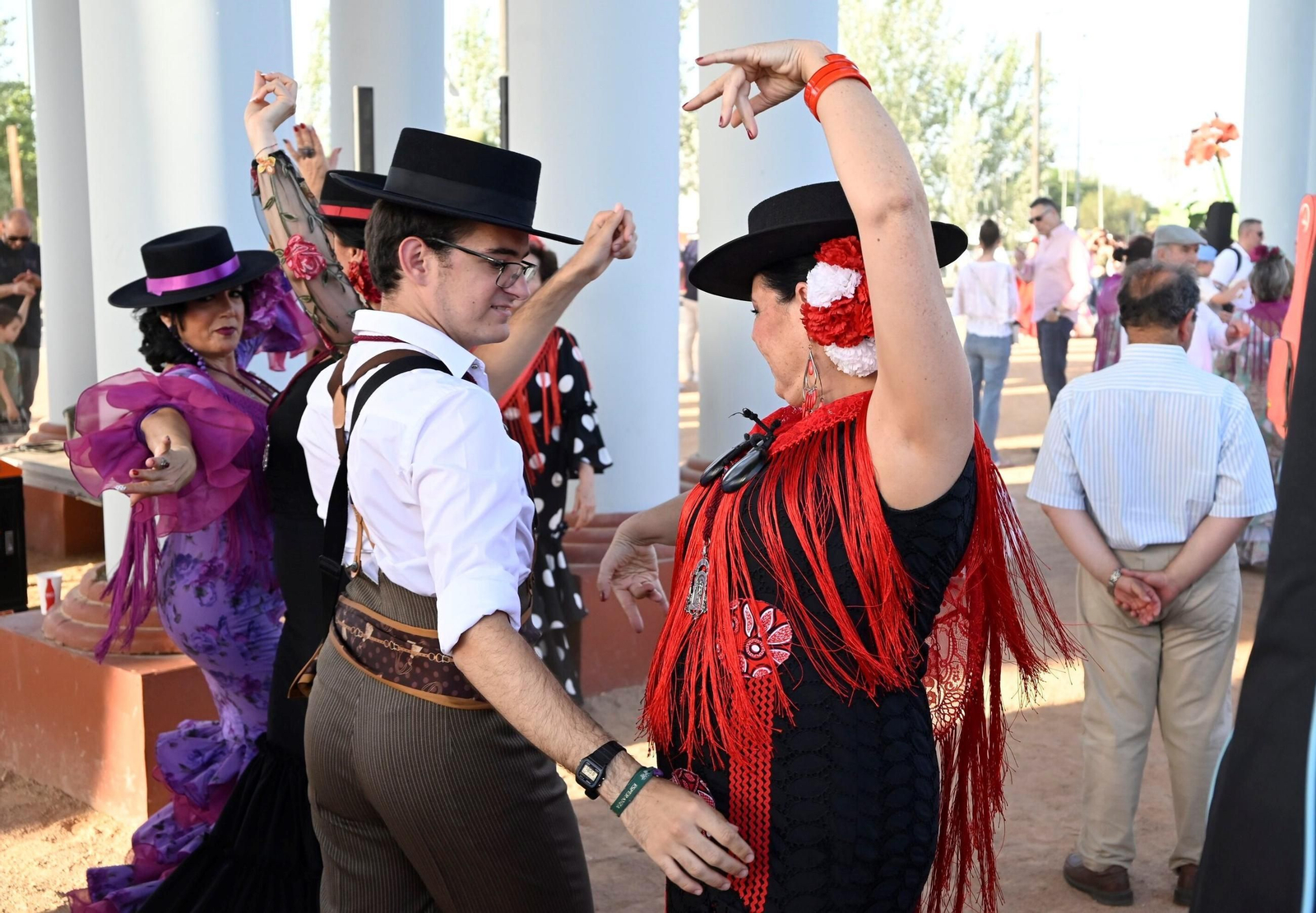 El pasacalles de coros rocieros en la Feria de Córdoba