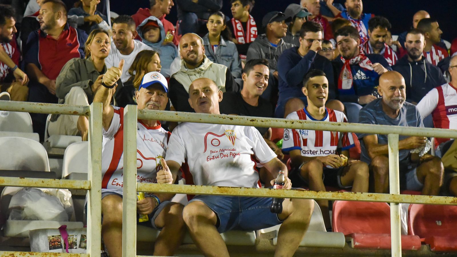 Las fotos del ambiente en el  Algeciras CF - San Fernando CD de la primera jornada.