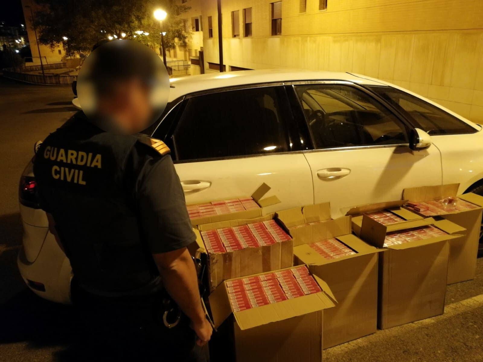Imagen con las cajas de tabaco facilitada por la Guardia Civil.