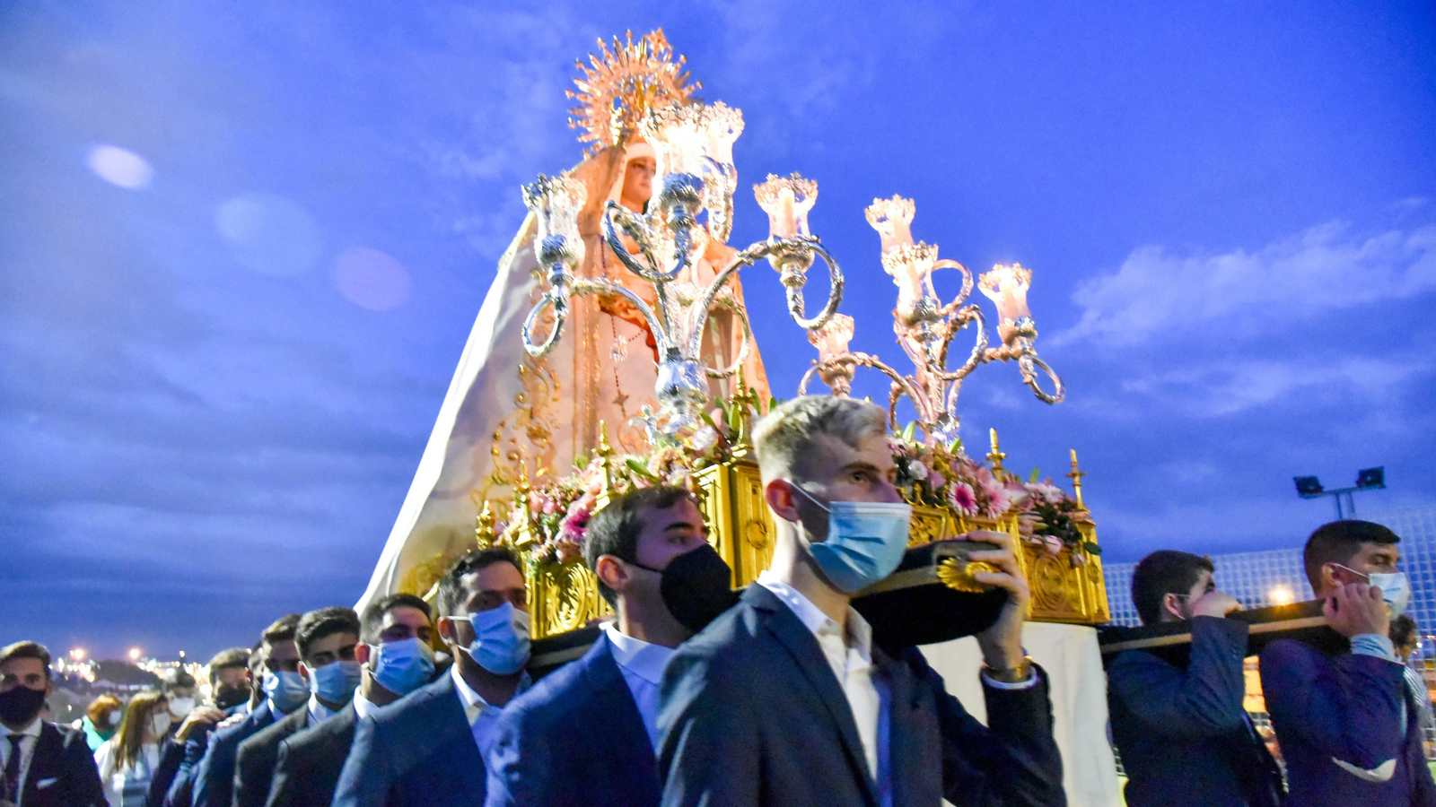 Las fotos de la Virgen de la Salud procesionando en la barriada de San Garcia