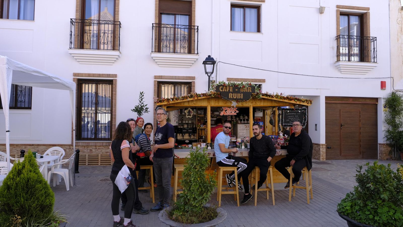 Limpieza y senderismo por la Alpujarra, en imágenes
