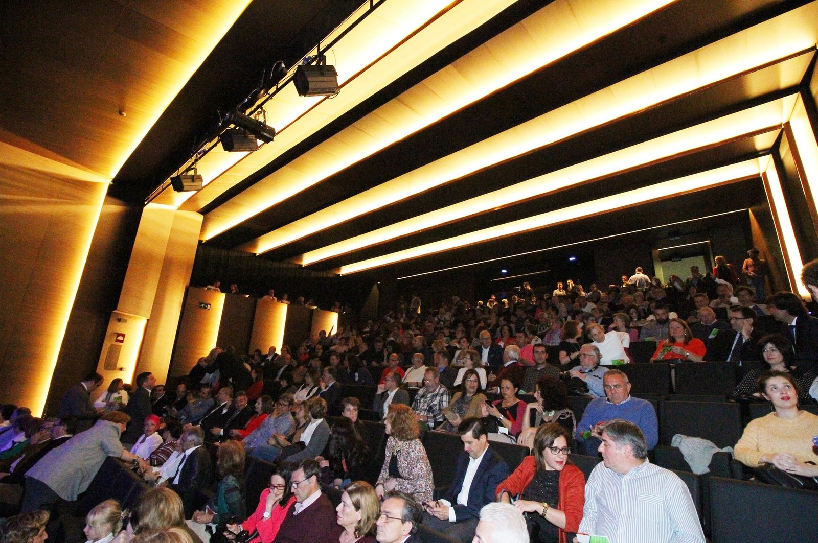 La actuación de Rocío Márquez en el nuevo Auditorio de la Universidad de Huelva, en imágenes