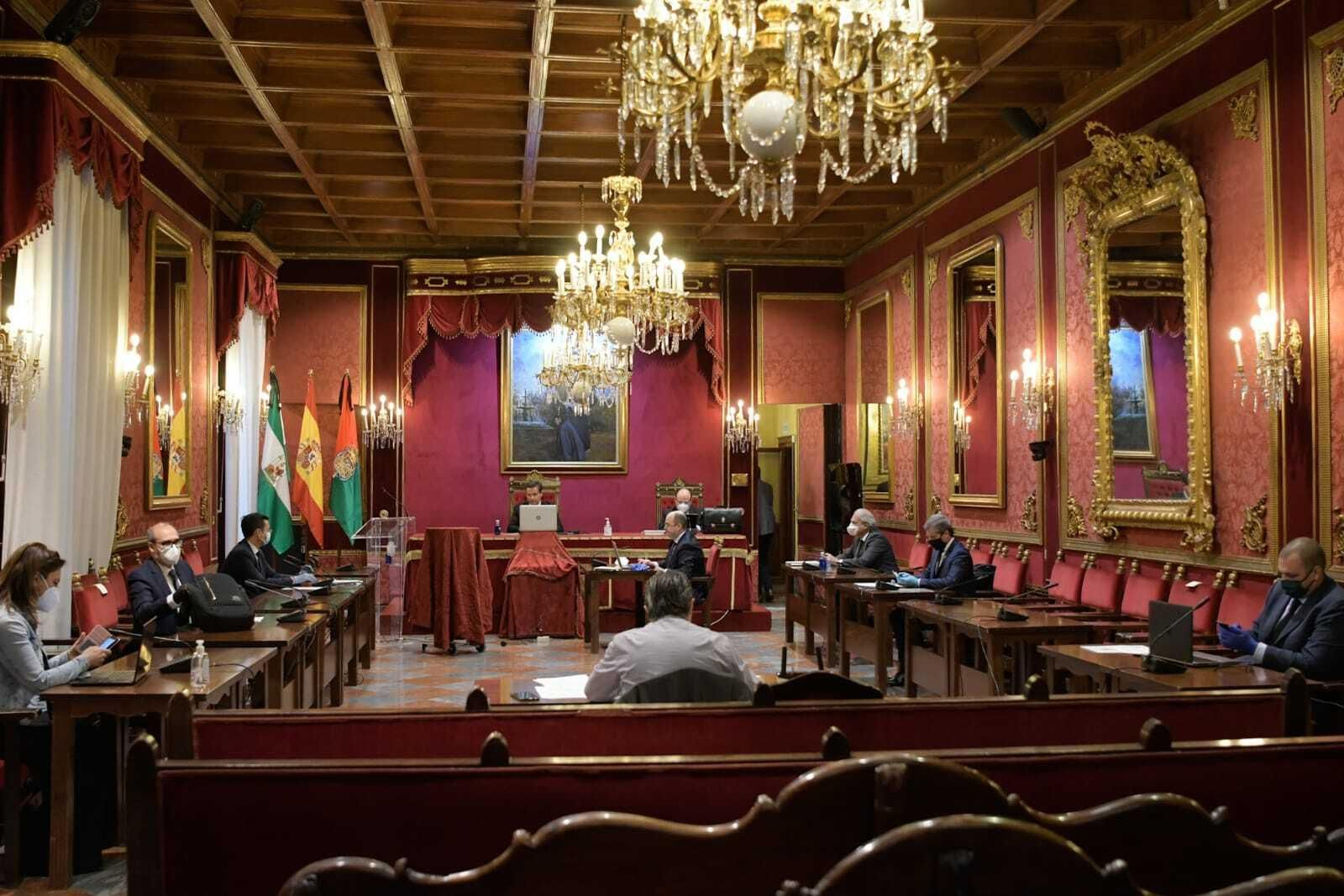 Las imágenes del primer Pleno del Ayuntamiento de Granada sobre el coronavirus