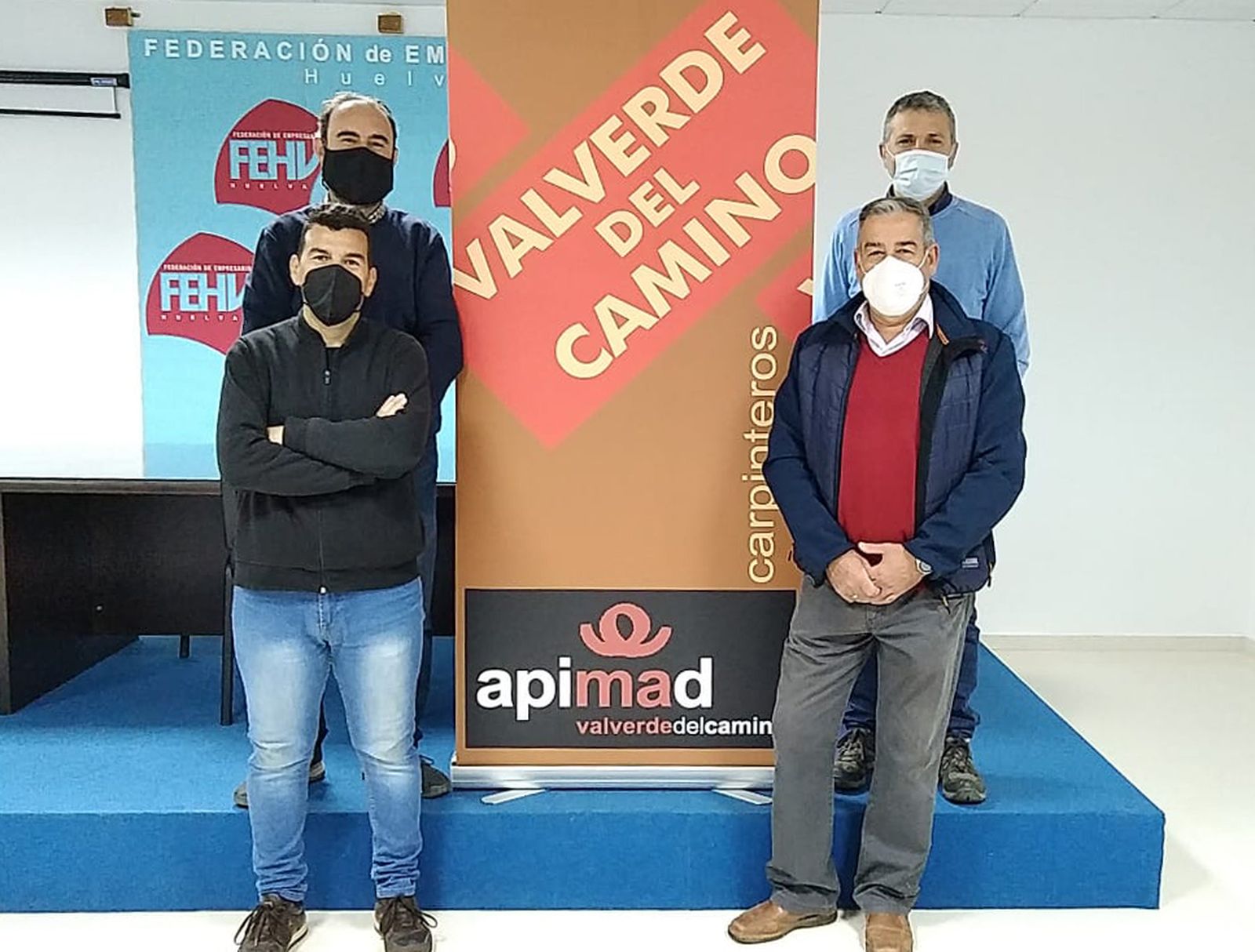 El nuevo presidente junto al resto de los miembros de la junta directiva.