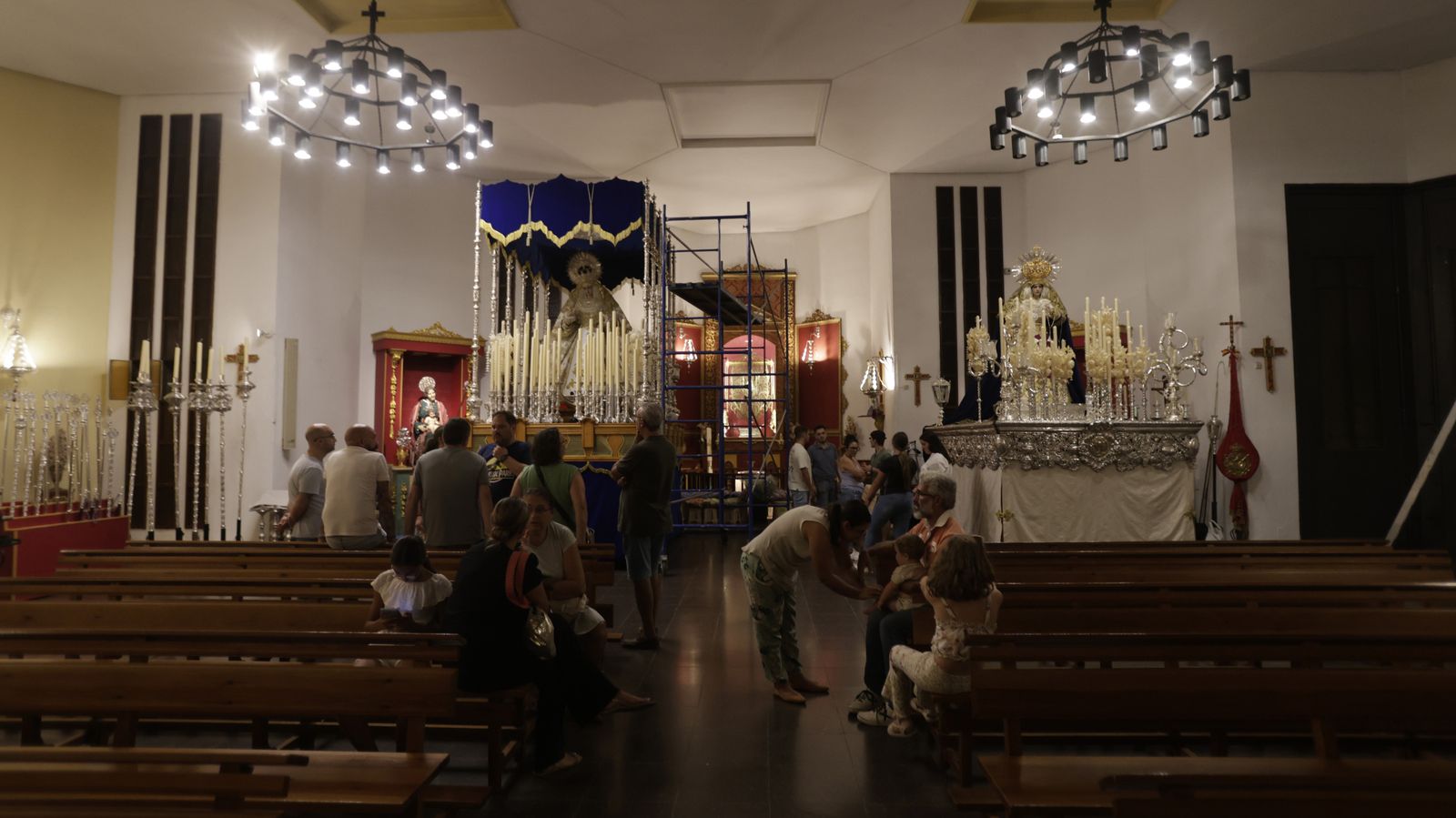 Preparativos en las iglesias de Algeciras para la Magna Mariana, en imágenes